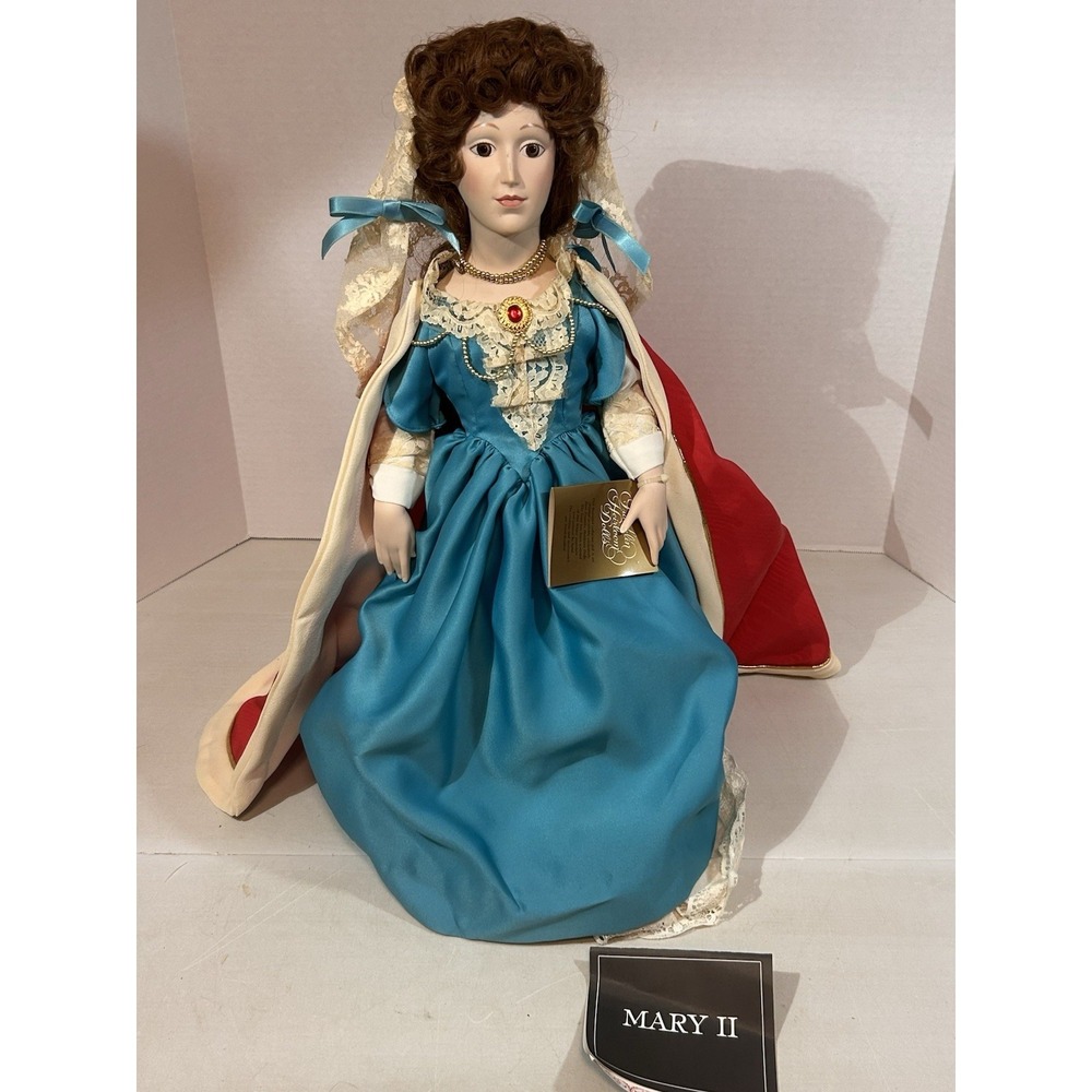 VINTAGE FRANKLIN HEIRLOOM DOLLS QUEEN‎ MARY II Display Cabinet Doll